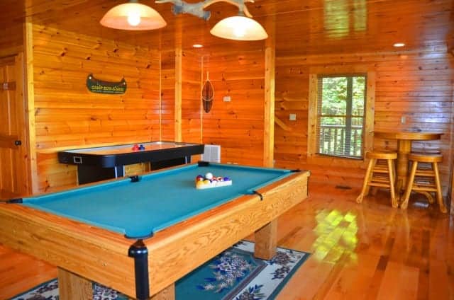 The game room in a Gatlinburg cabin.