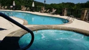 Swimming pool and hot tub at a cabin resort.