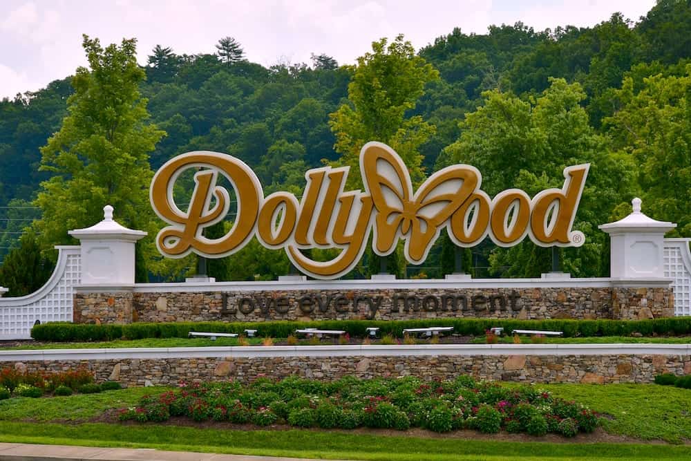 Sign at the entrance to Dollywood in Pigeon Forge Tn